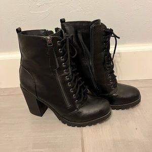 SODA Malia Round Toe Stacked Lug Heel Lace Up Ankle Bootie - Size 10